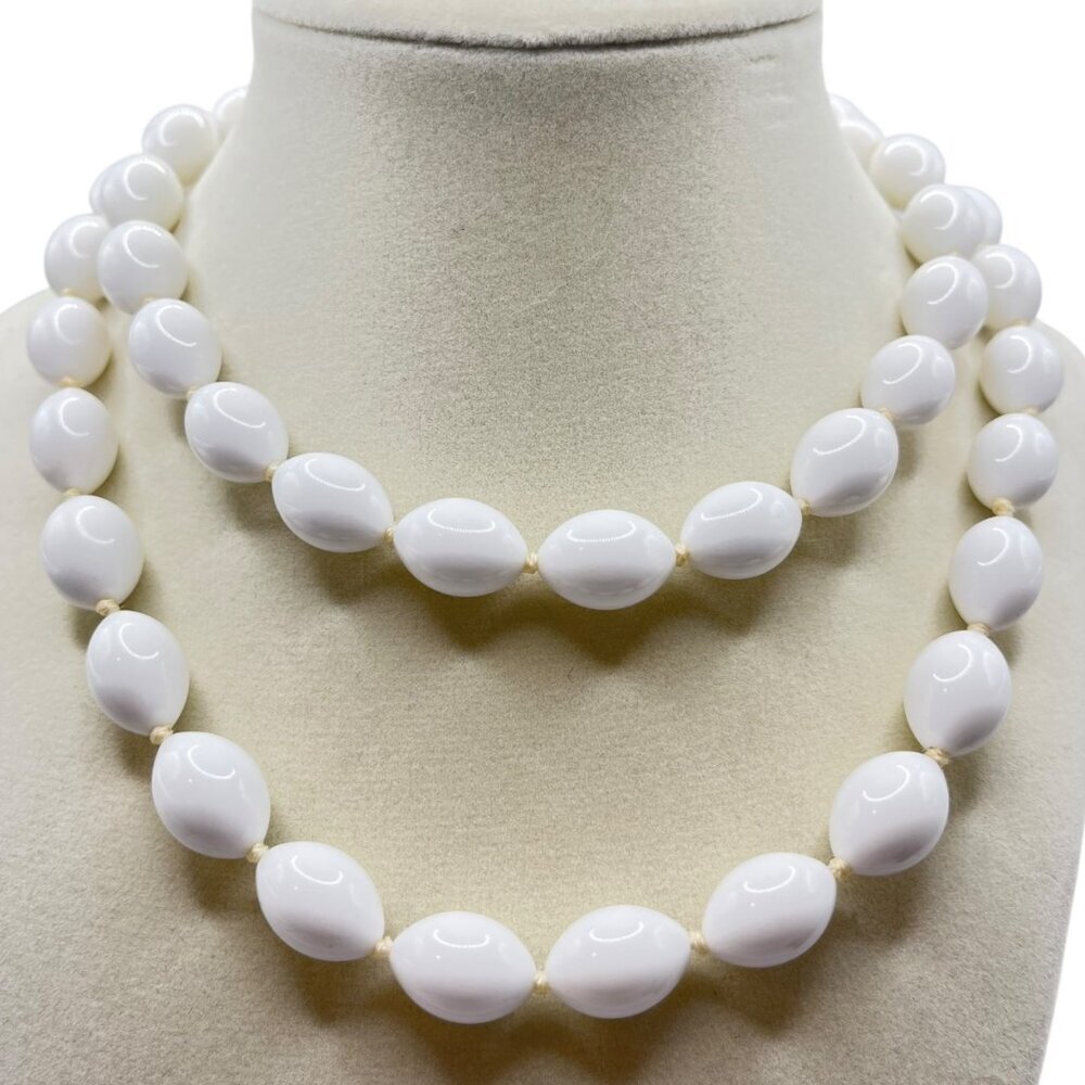 Vintage Trifari Acrylic Milk Glass Oval Bead Necklace 30‎ inch 1950s Style